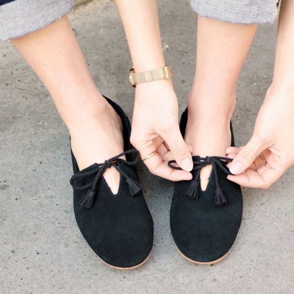 New with Box Toms Kelli black suede tassel slip on mini wedge flats size 9 - Picture 2 of 16